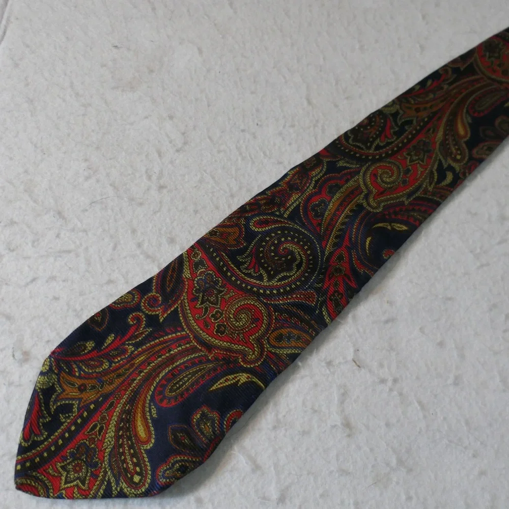 Brooks Brothers Men Silk Tie OS Navy Red Paisley Preppy Academic Ivy League READ